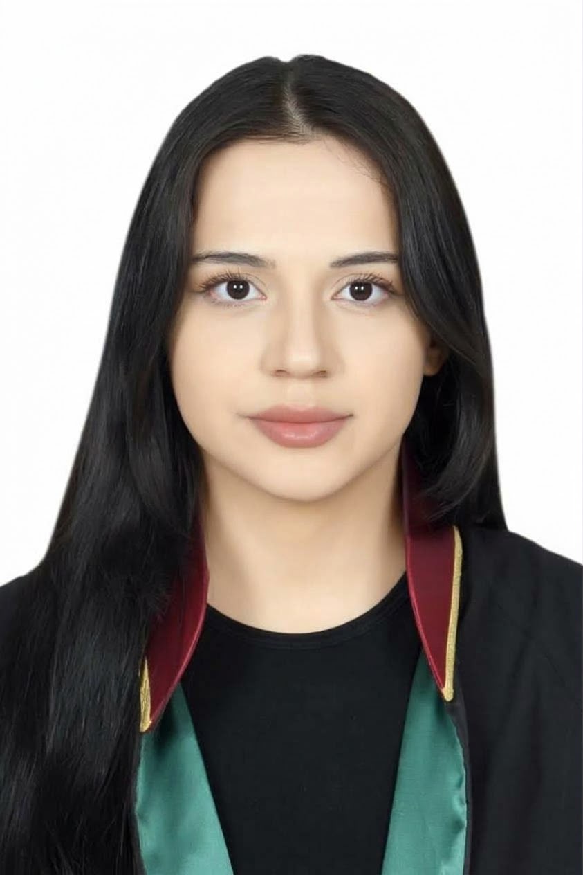 Avukat Mislina Alıç’ın cübbeli portresi